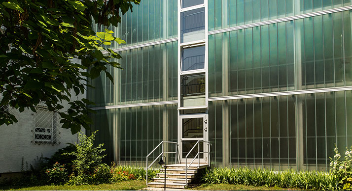 Stiegenhausverglasung mit Profilbauglas
